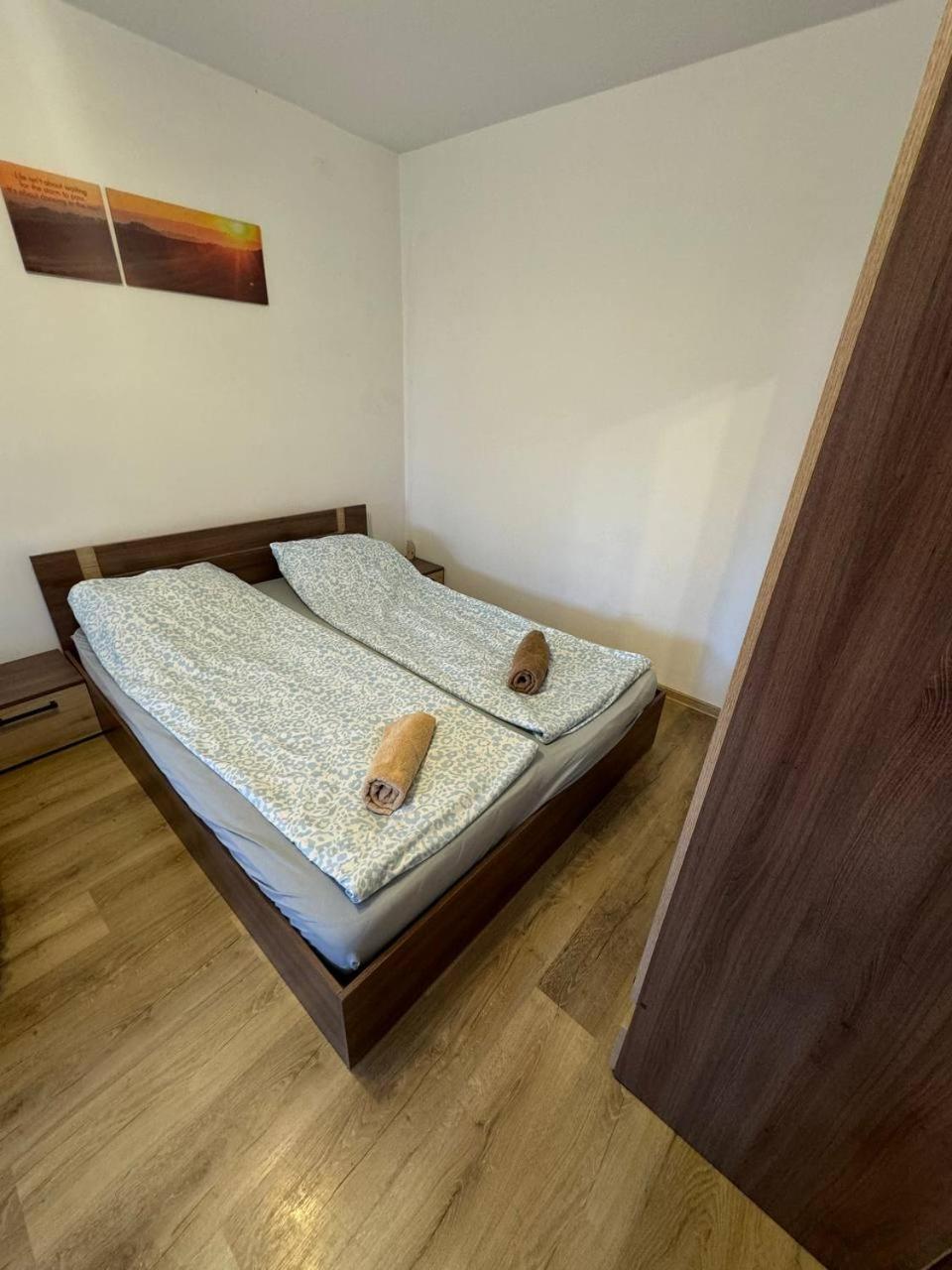 Affordable Apartment Close To The Castle Hunedoara Exteriér fotografie